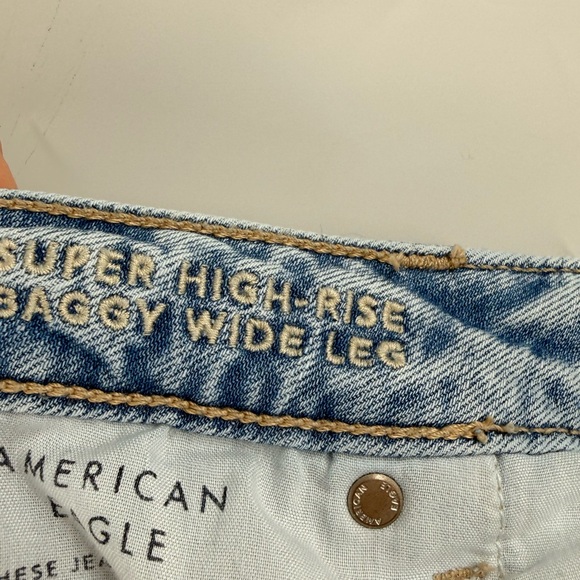 American Eagle Jeans Womens Super High Rise Baggy Wide Leg Light Wash Size 12 - Picture 5 of 9